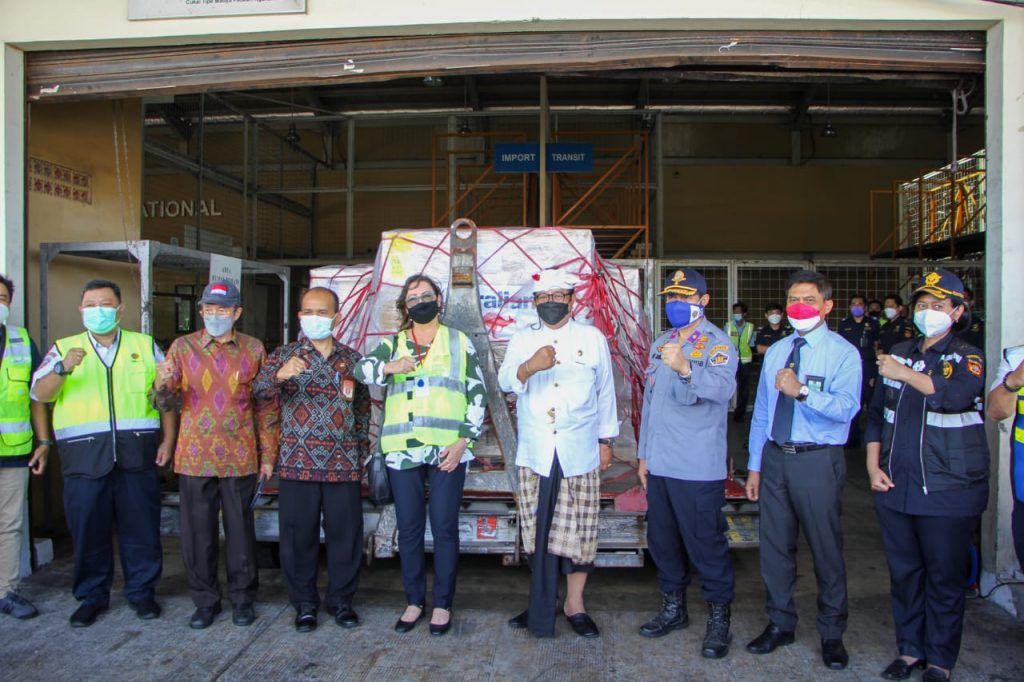 podiumnews.com-Wagub Bali Terima Hibah Medis Penanganan Covid-19 dari Australia